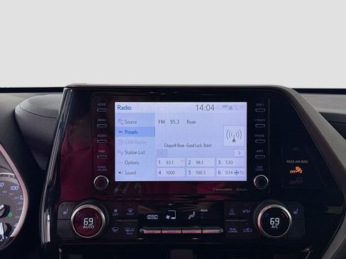 Used 2022 Toyota Highlander XLE image 15