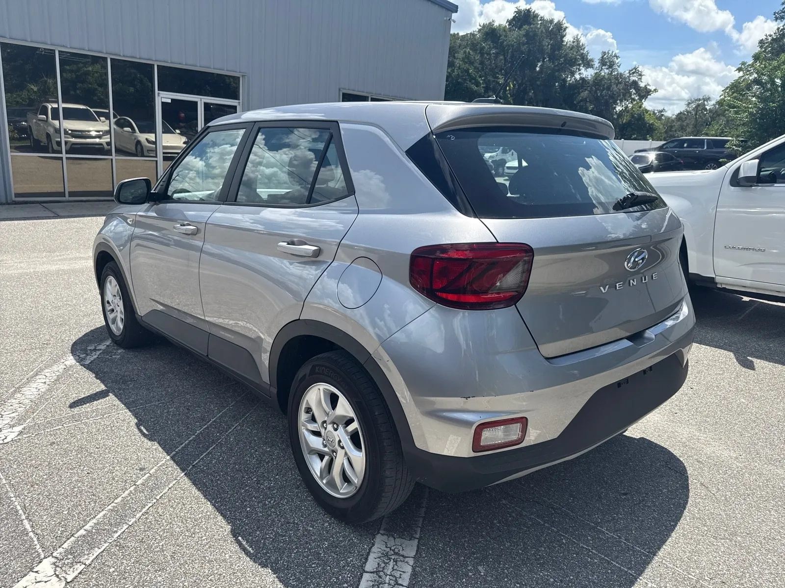Used 2023 Hyundai Venue SE FWD image 10
