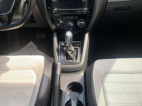 Used 2016 Volkswagen Jetta Sport image 11