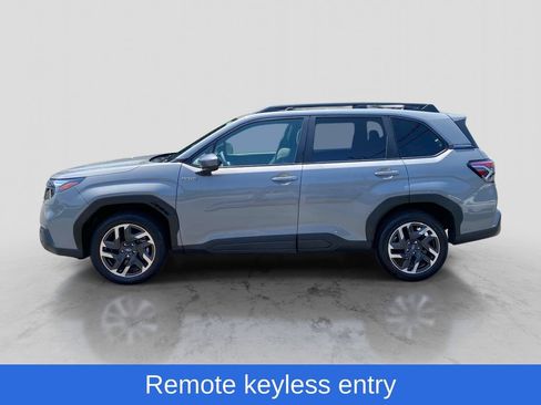Used 2025 Subaru Forester Premium AWD/4WD image 2