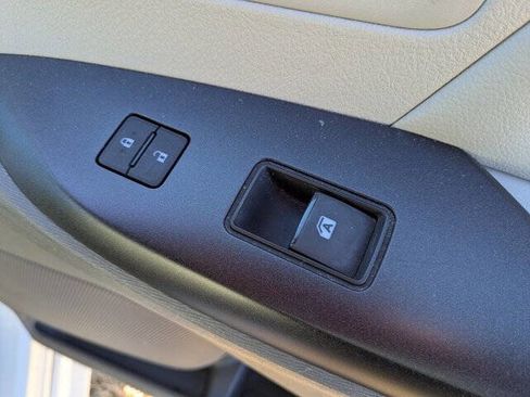 Used 2015 Toyota Sienna LE image 34