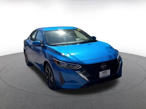 Used 2025 Nissan Sentra SV image 3