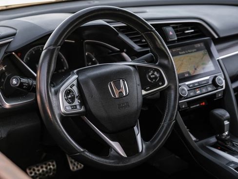 Used 2019 Honda Civic Touring image 16