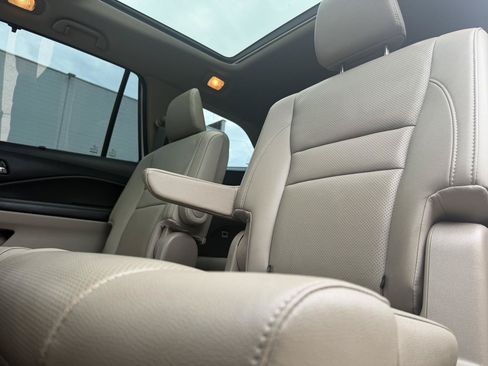 Used 2017 Honda Pilot Elite image 10
