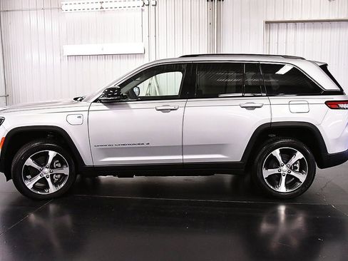 Used 2023 Jeep Grand Cherokee 4WD 4xe w/ Luxury Tech Group II image 4