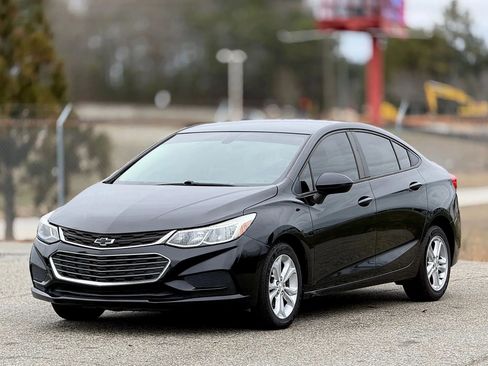 Used 2018 Chevrolet Cruze LS FWD image 6