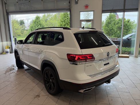 Used 2023 Volkswagen Atlas SE w/ Panoramic Sunroof Package AWD/4WD image 6
