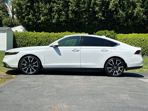 Used 2023 Honda Accord Touring image 2