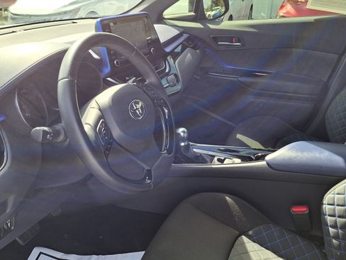 Used 2020 Toyota C-HR XLE image 9