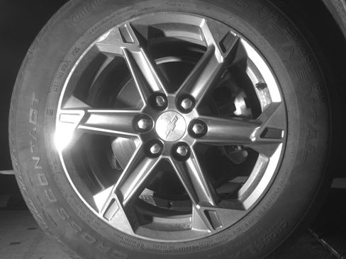 Used 2025 Chevrolet Blazer LT FWD image 13