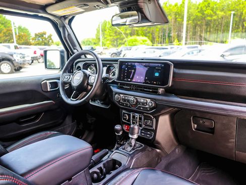 Used 2026 Jeep Gladiator Rubicon AWD/4WD image 9