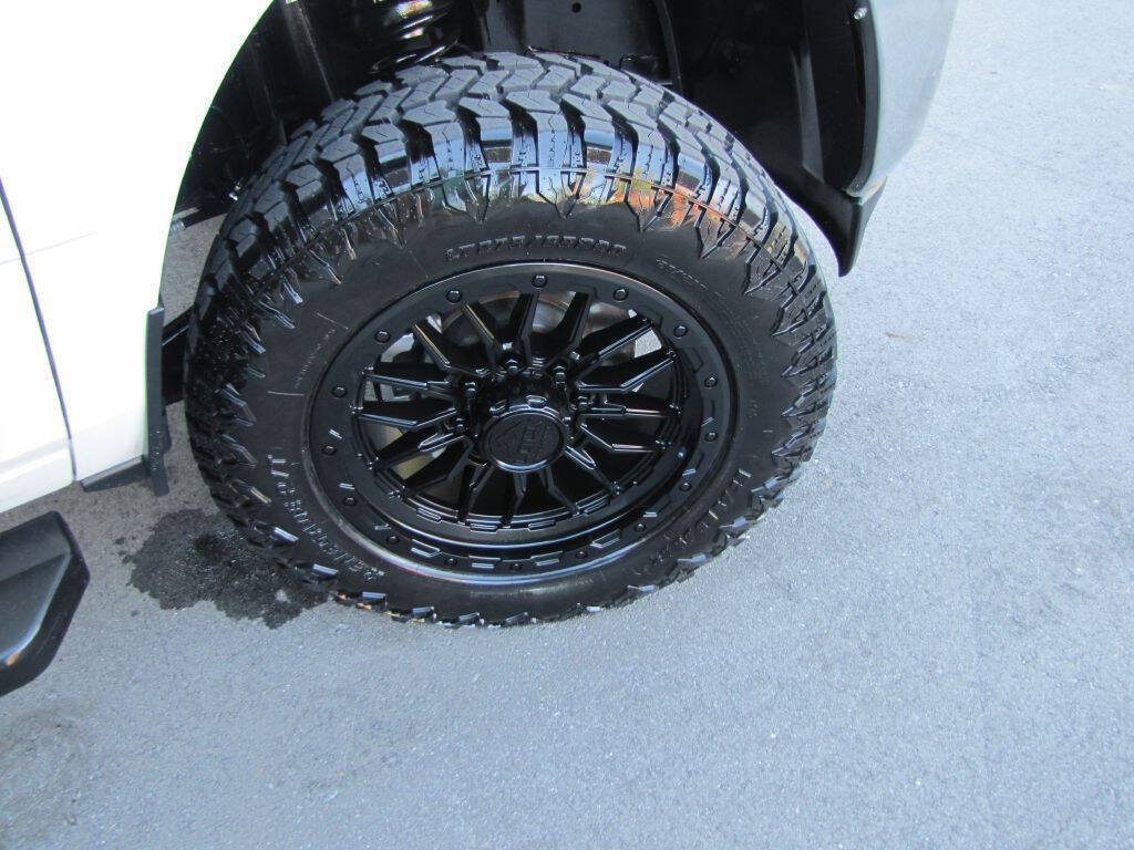 Used 2022 RAM 2500 Tradesman w/ Chrome Appearance Group AWD/4WD image 33