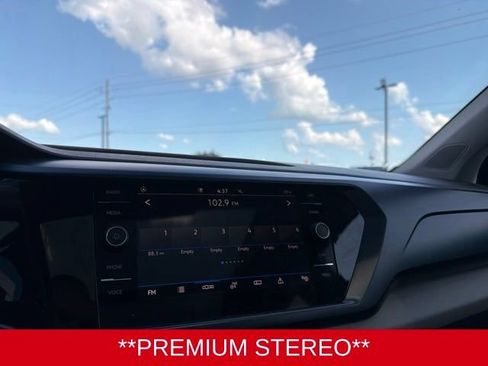 Used 2023 Volkswagen Taos SE w/ Panoramic Sunroof Package FWD image 14