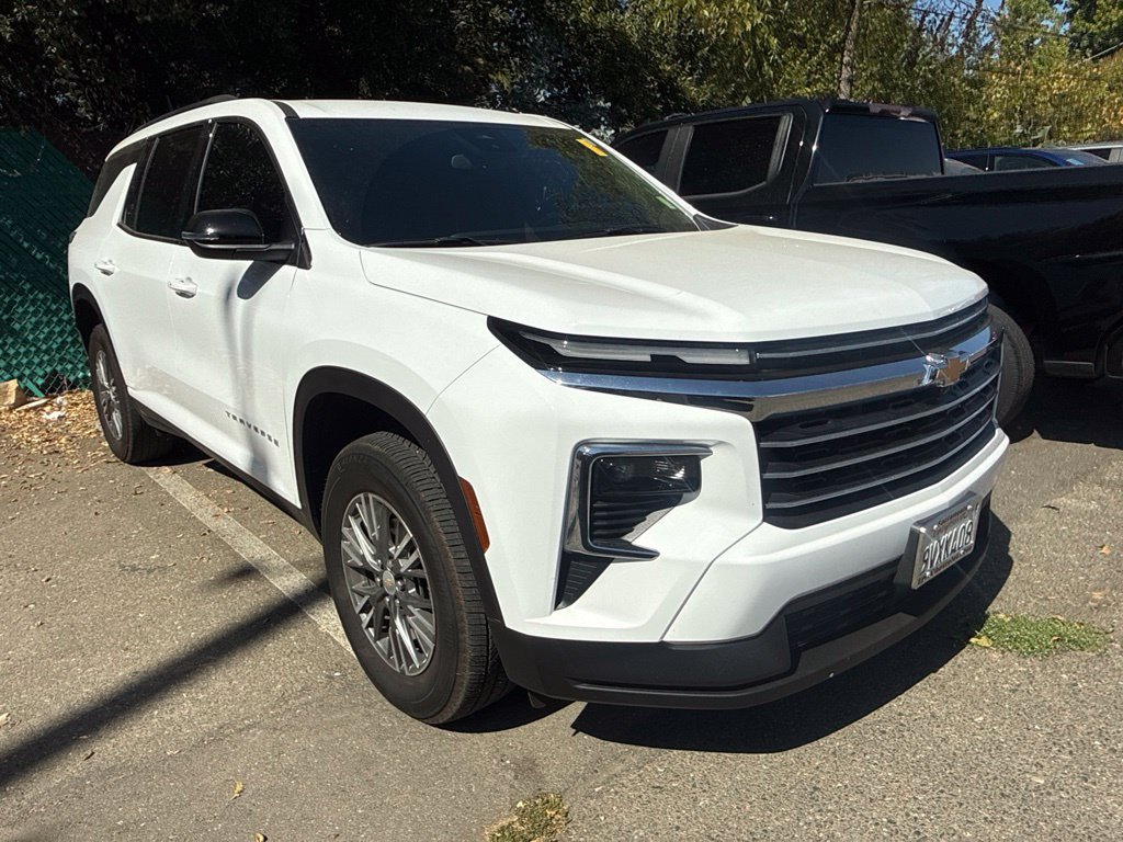 Used 2026 Chevrolet Traverse LT AWD/4WD image 1