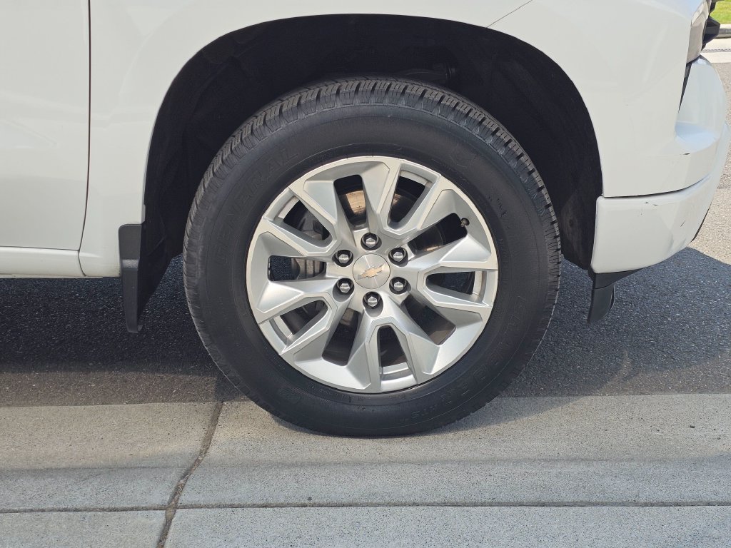 Used 2023 Chevrolet Silverado 1500 Custom AWD/4WD image 9