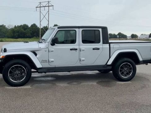 Used 2022 Jeep Gladiator Overland w/ Cold Weather Group AWD/4WD image 5