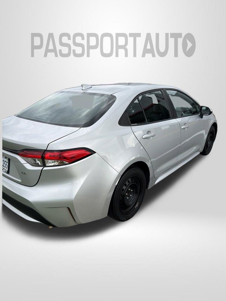 Used 2022 Toyota Corolla LE FWD image 4