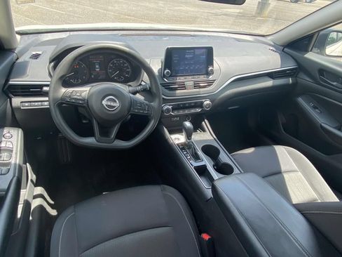 Used 2025 Nissan Altima 2.5 S FWD image 12