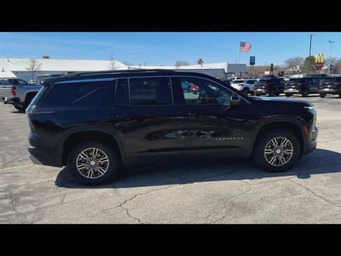 Certified 2025 Chevrolet Traverse LT w/ Driver Confidence Package AWD/4WD image 36
