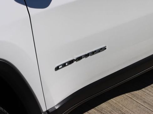 Used 2024 Jeep Compass Limited AWD/4WD image 8