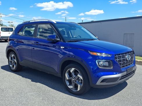 Used 2025 Hyundai Venue SEL FWD image 3