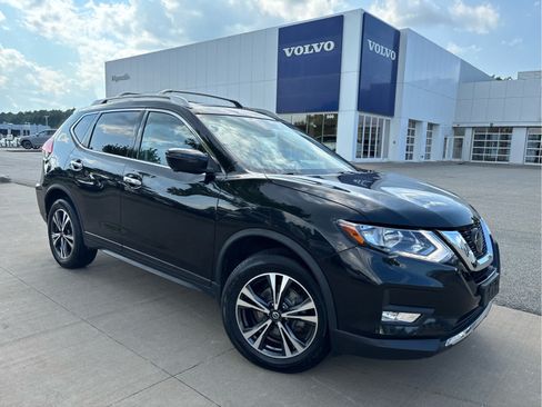Used 2020 Nissan Rogue SV w/ Sun & Sound Touring Package AWD/4WD image 2