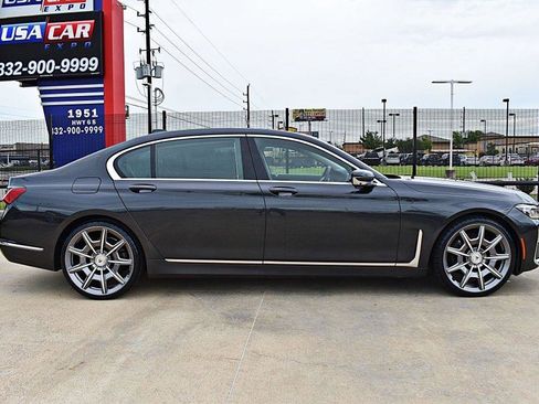 Used 2022 BMW 740i RWD image 4