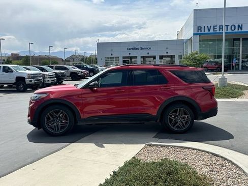 Used 2025 Ford Explorer ST w/ Sun And Sound Package AWD/4WD image 2