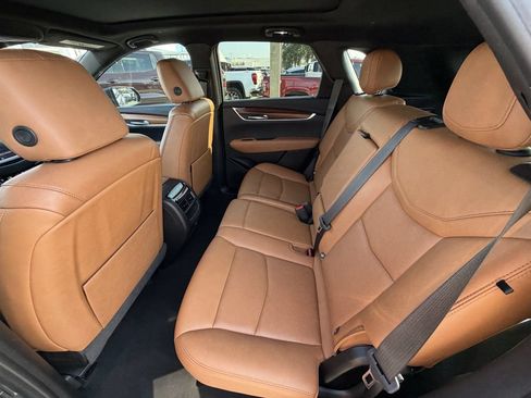 Used 2022 Cadillac XT5 Premium Luxury FWD image 12