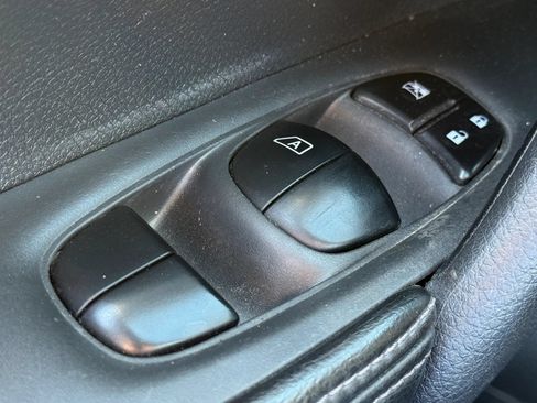 Used 2016 Nissan Rogue SV FWD image 22