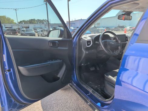 Used 2024 Hyundai Venue Limited FWD image 10