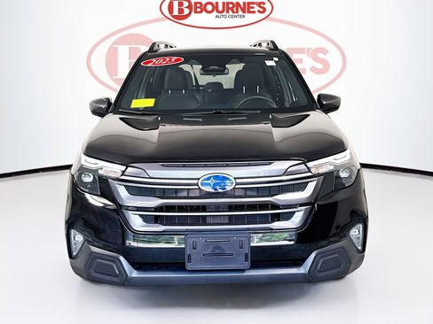 Used 2025 Subaru Forester Premium AWD/4WD image 6