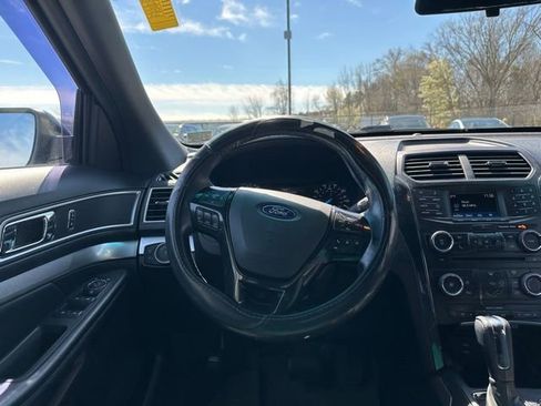 Used 2016 Ford Explorer XLT image 19