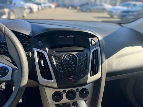 Used 2014 Ford Focus SE w/ SE Winter Package image 16