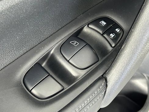 Used 2019 Nissan Rogue SV AWD/4WD image 27