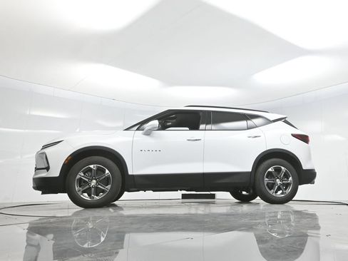New 2025 Chevrolet Blazer LT w/ Convenience Package FWD image 7
