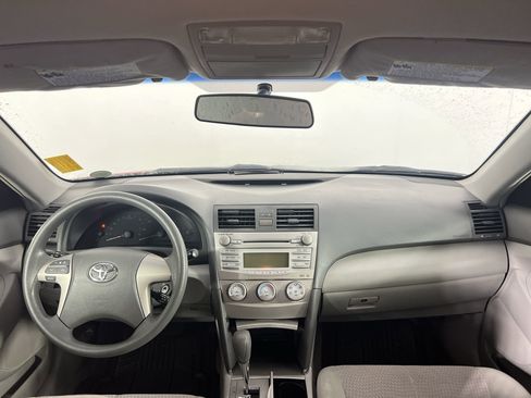 Used 2010 Toyota Camry LE FWD image 29