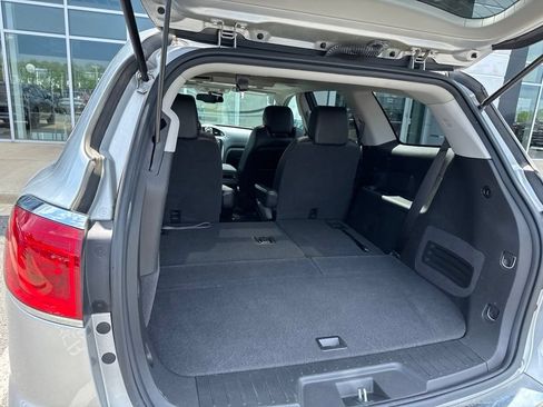 Used 2017 Buick Enclave Premium w/ Experience Buick Package FWD image 9