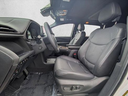 Used 2025 Toyota Sienna Platinum image 18