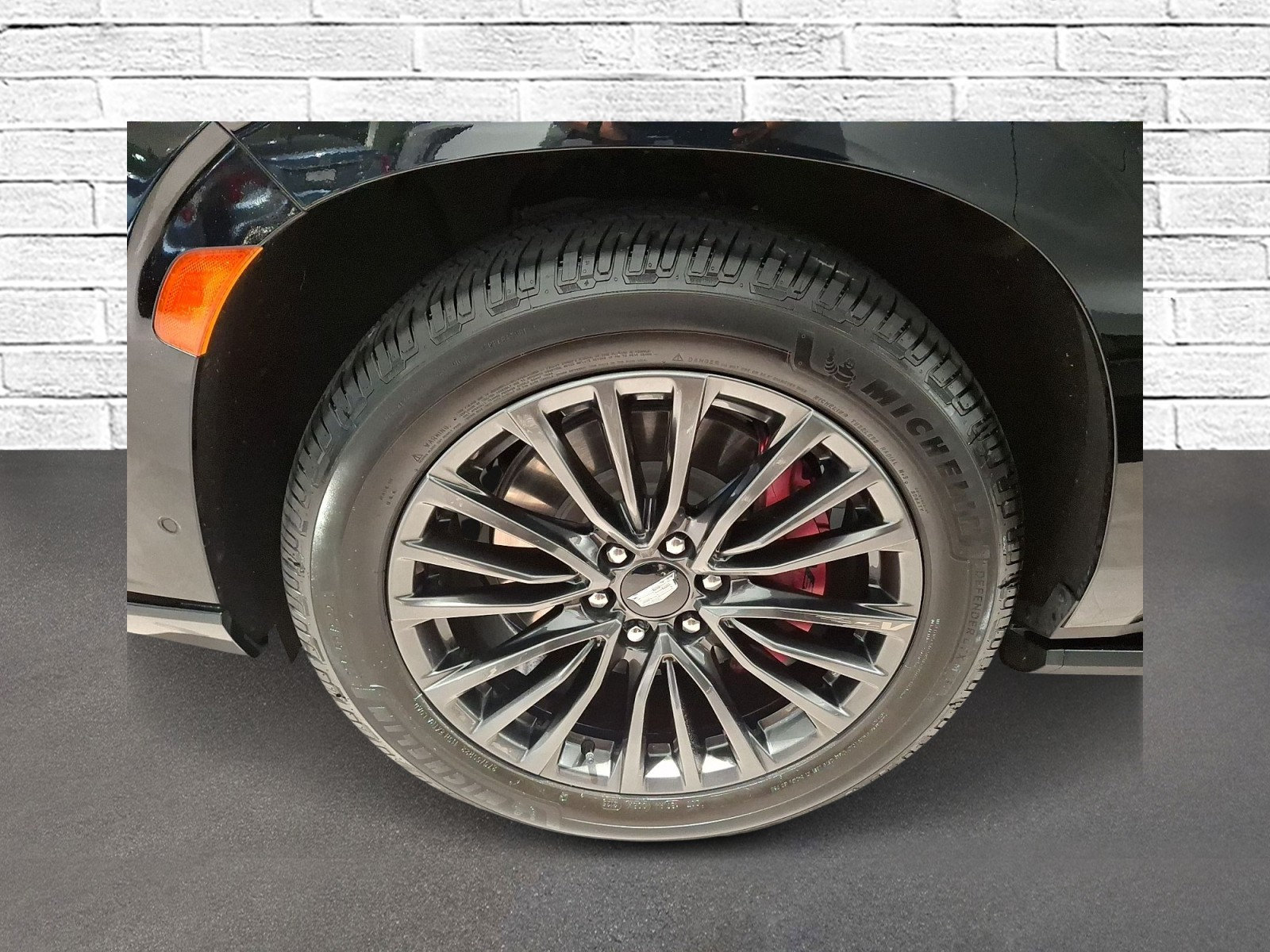 Certified 2023 Cadillac Escalade ESV V AWD/4WD image 8