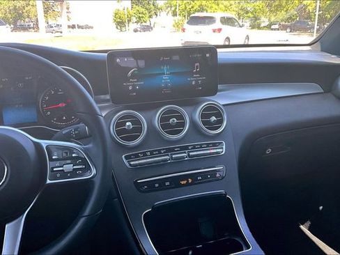 Certified 2022 Mercedes-Benz GLC 300 image 9