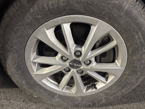 Used 2023 Kia Carnival LX w/ Paint Protection Package image 5