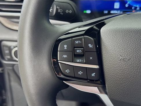 Used 2023 Ford Explorer Platinum w/ Technology Package AWD/4WD image 17