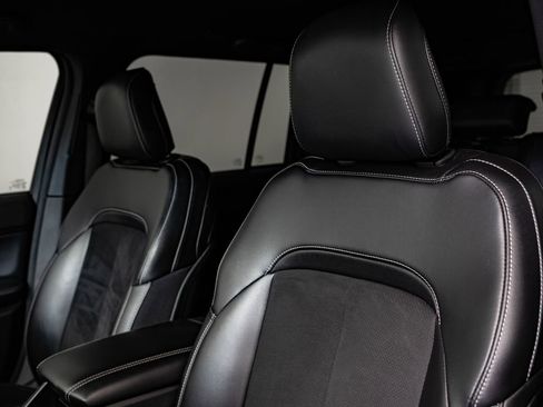 Used 2024 Jeep Grand Cherokee Altitude image 23