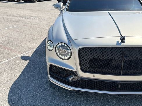 Used 2024 Bentley Flying Spur W12 image 9