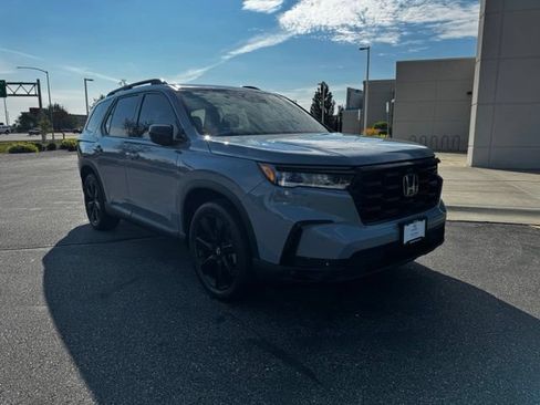 Used 2025 Honda Pilot Black Edition image 1
