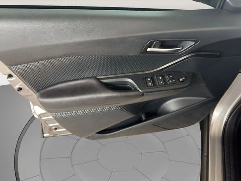 Used 2018 Toyota C-HR XLE FWD image 12