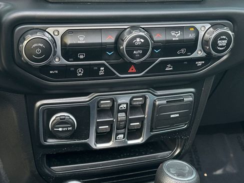 Used 2022 Jeep Wrangler Unlimited Sport image 24