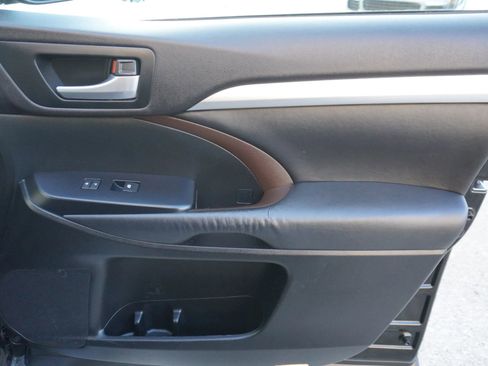 Used 2015 Toyota Highlander XLE image 29