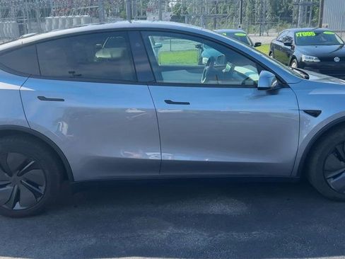 Used 2026 Tesla Model Y 2WD image 9